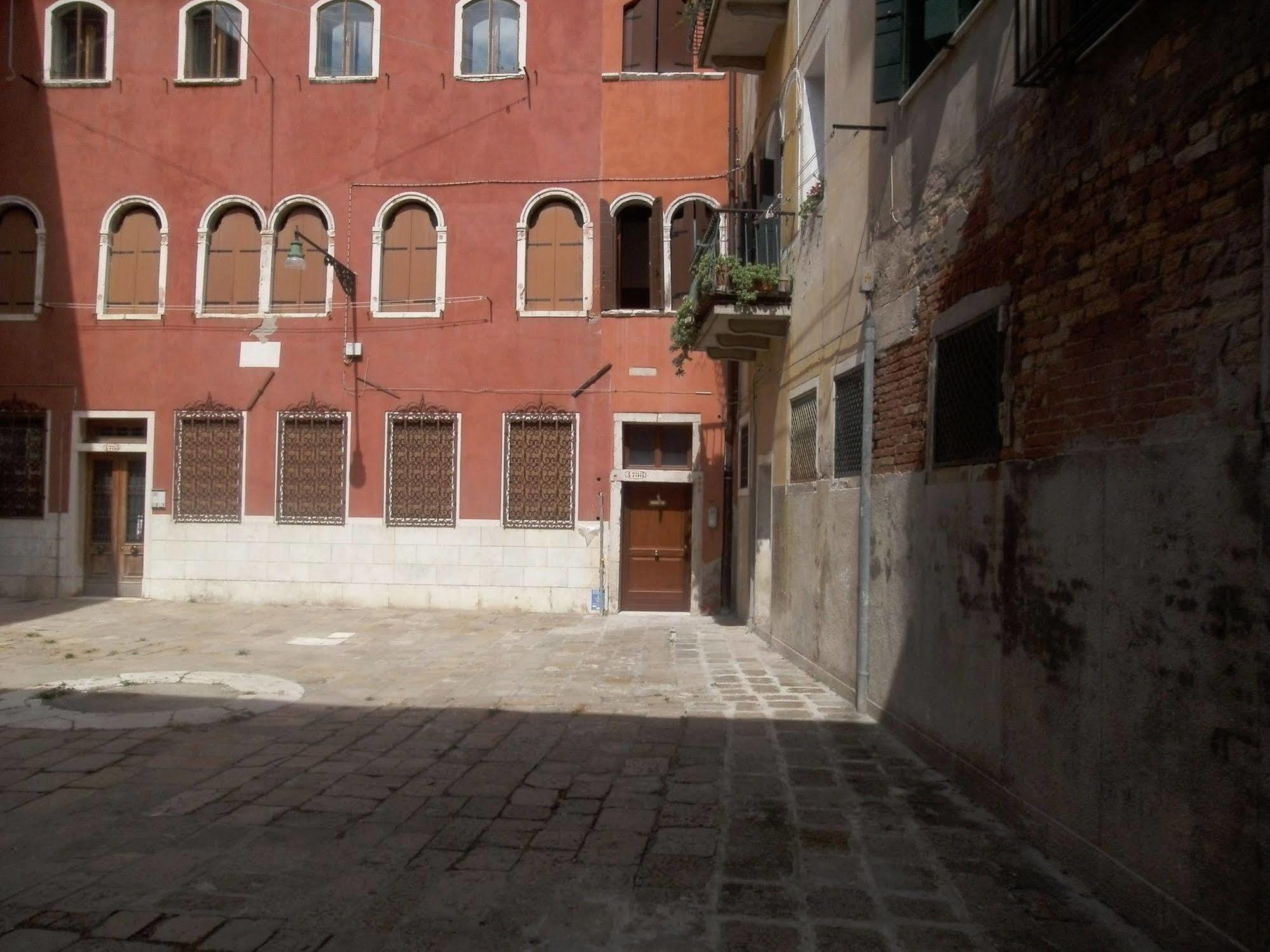 Sweet Venice - Checkin At "Alloggi Ss Giovanni E Paolo" Венеция Экстерьер фото